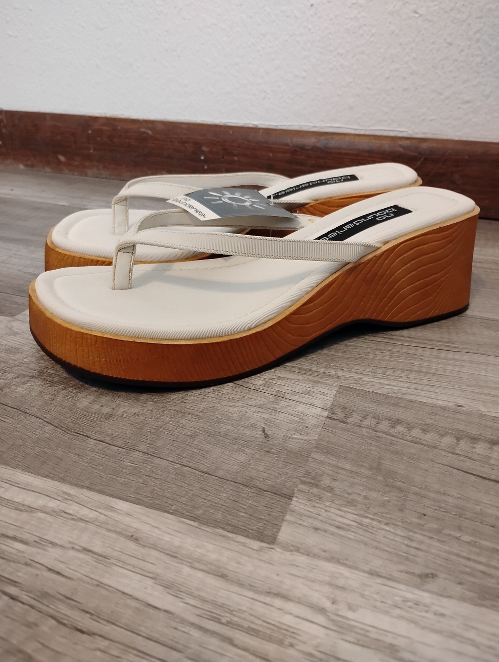 NWT Vintage Y2K No Boundaries White Chunky Heel Sandal